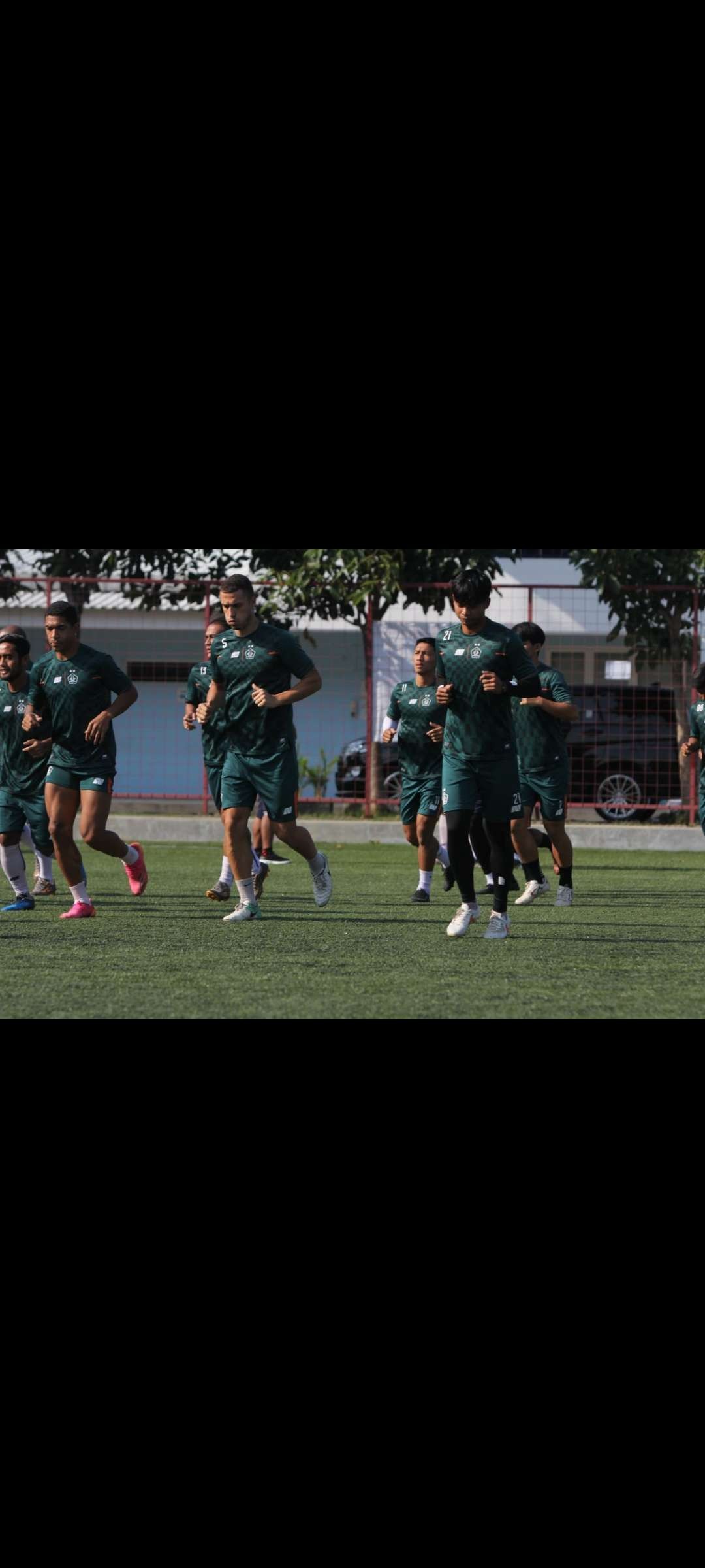 Persik Kediri dalam sesi latihan di lapangan sepak bola (Foto: Istimewa)