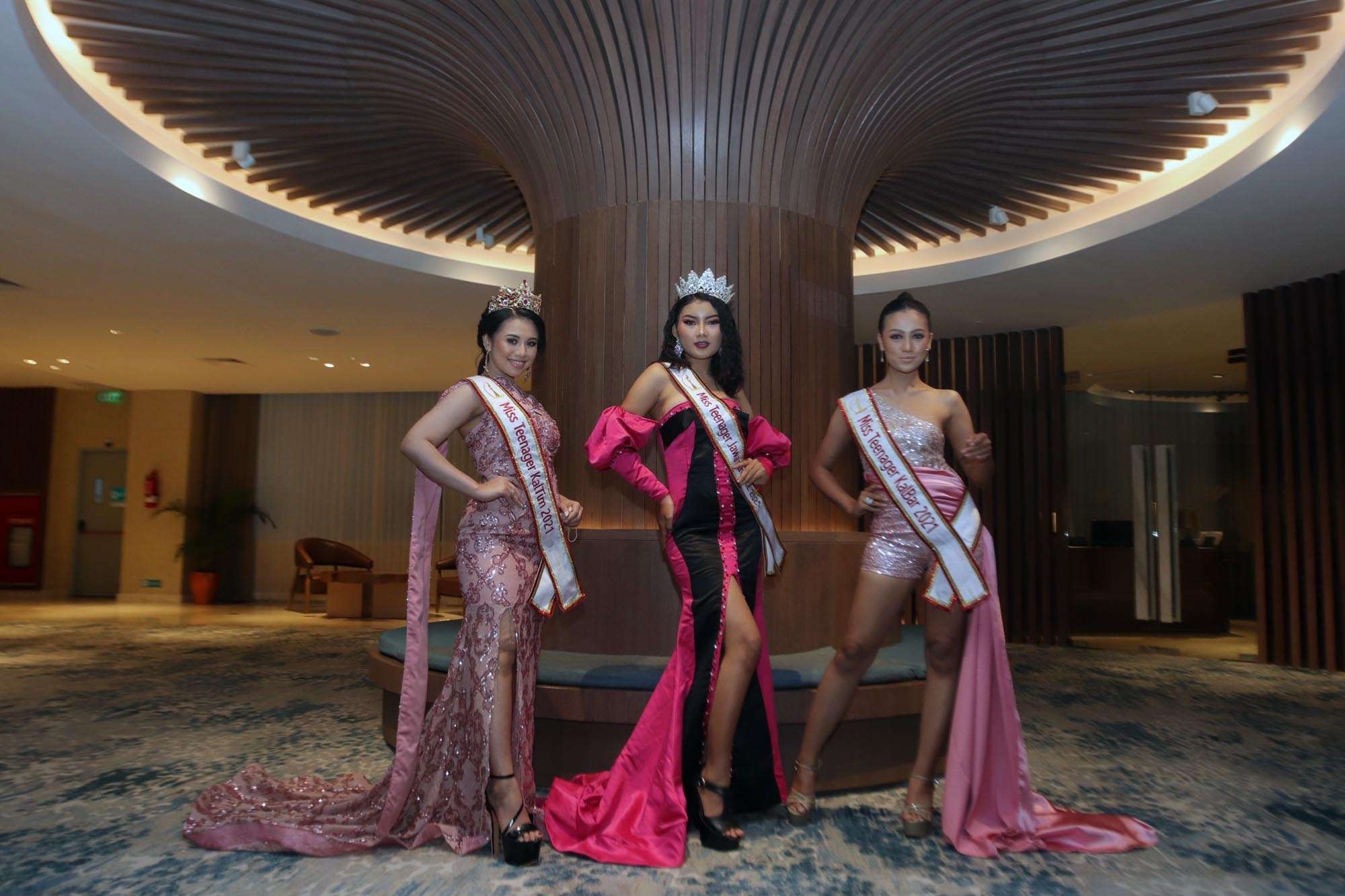 Peserta Miss Teenanger 2021 saat menunjukkan penampilannya dalam acara press conference. (Foto: Istimewa)