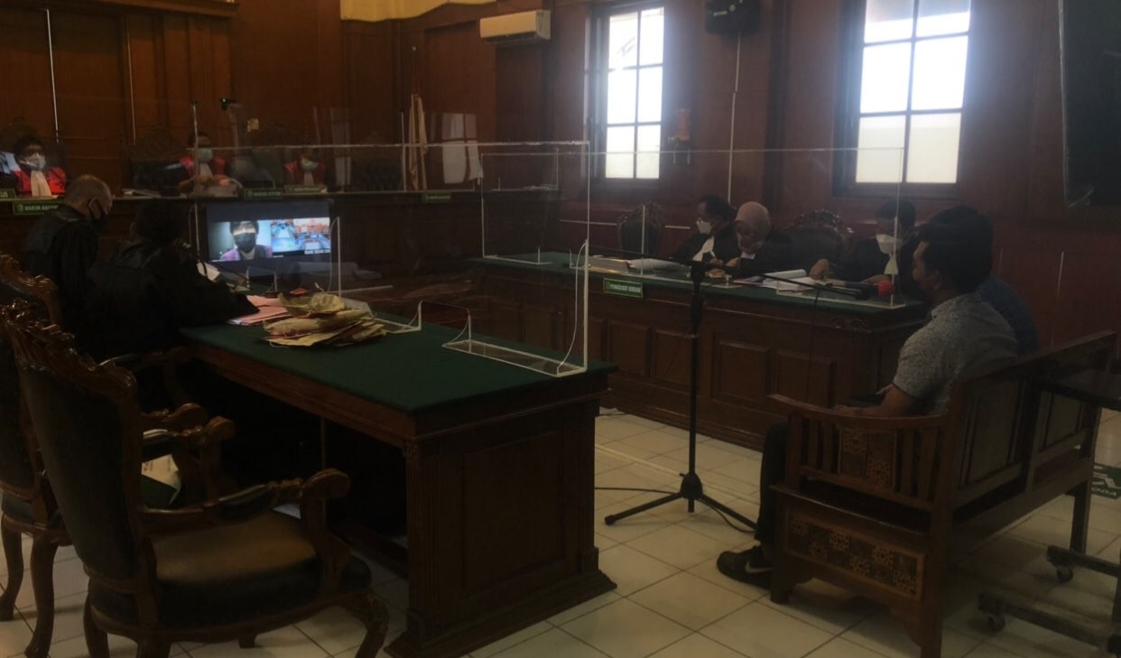 Sidang lanjutan kasus penganiayaan jurnalis Tempo, Nurhadi di PN Surabaya (Foto: Andhi Dwi/Ngopibareng.id)