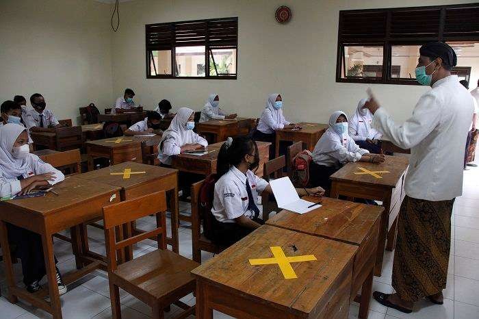 Pembelajaran tatap muka dilaksanakan setelah lonjakan Covid-19 mereda. (Foto: Istimewa)