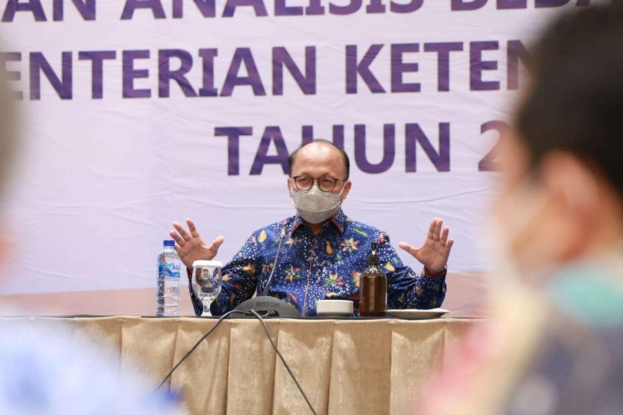 Sekretaris Jenderal Kemnaker, Anwar Sanusi, saat memberikan pengarahan dalam acara Finalisasi Penyusunan Analisa Jabatan (Anjab) dan Analisa Beban Kerja (ABK) di lingkungan Kementerian Ketenagakerjaan, Jumat 1 Oktober 2021. (Foto: Kemnaker)