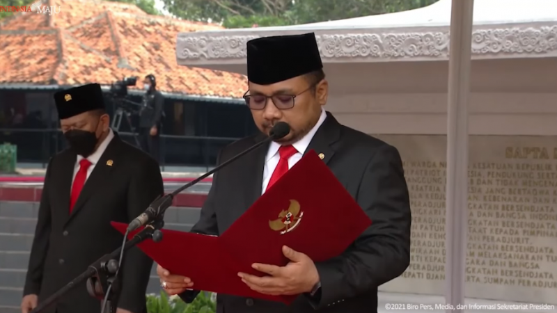 Menteri Agama Yaqut Cholil Qoumas memimpin doa Peringatan Hari Kesaktian Pancasila 1 Oktober 2021 di Monumen Pancasila Sakti Lubang Buaya Pondok Gede Jakarta, Jumat 1 Oktober 2021. (Foto: Kemenag)