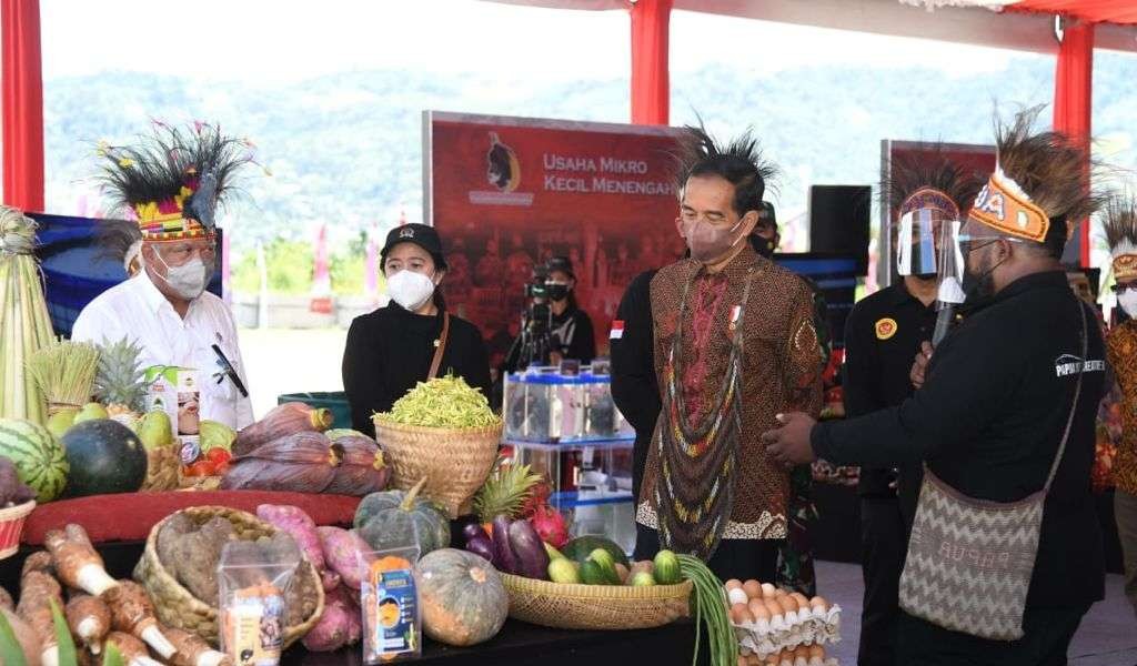 Presiden Jokowi bersama tokoh masyarakat Papua. (Foto: Setpres)