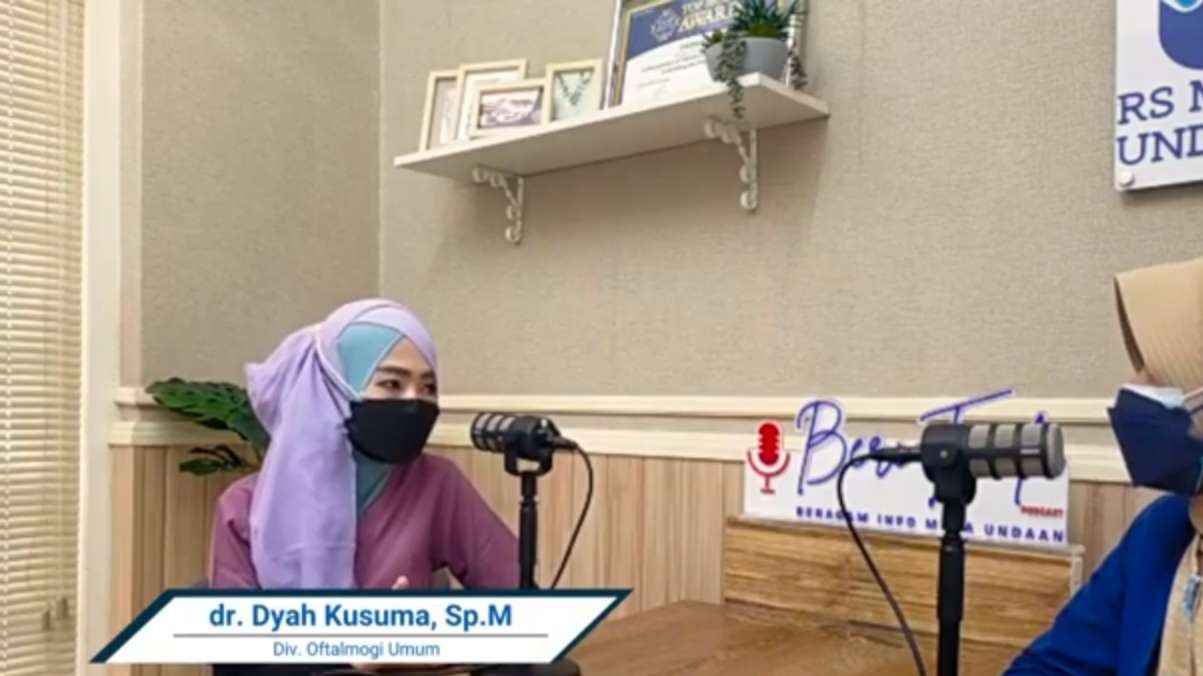 dr Dyah Kusuma, dokter spesialis mata RS Mata Undaan Surabaya dalam podcast Beri Tanda. (Foto: tangkapan layar)