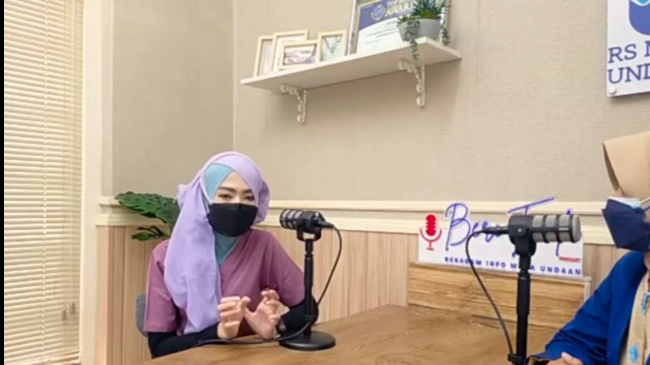 dr Dyah Kusuma, Sp.M RS Mata Undaan Surabaya (RSMU) dalam podcast Beri Tanda. (Foto: Tangkapan layar)