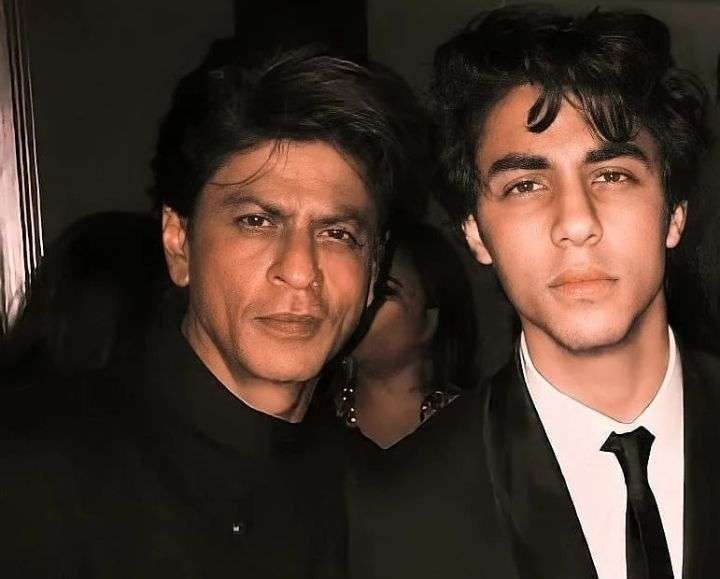 Aktor Bollywood Shah Rukh Khan bersama putra pertamanya, Aryan Khan. (Foto: Istimewa)