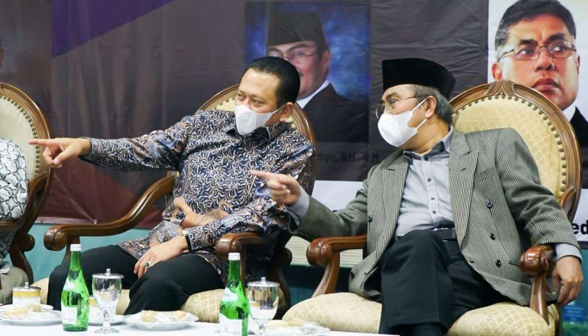 Ketua MPR Bambang Soesatyo dan Anggota DPD Jimly Assidiqi dalam diskusi di Presrom Parlemen. (Foto: Istimewa)