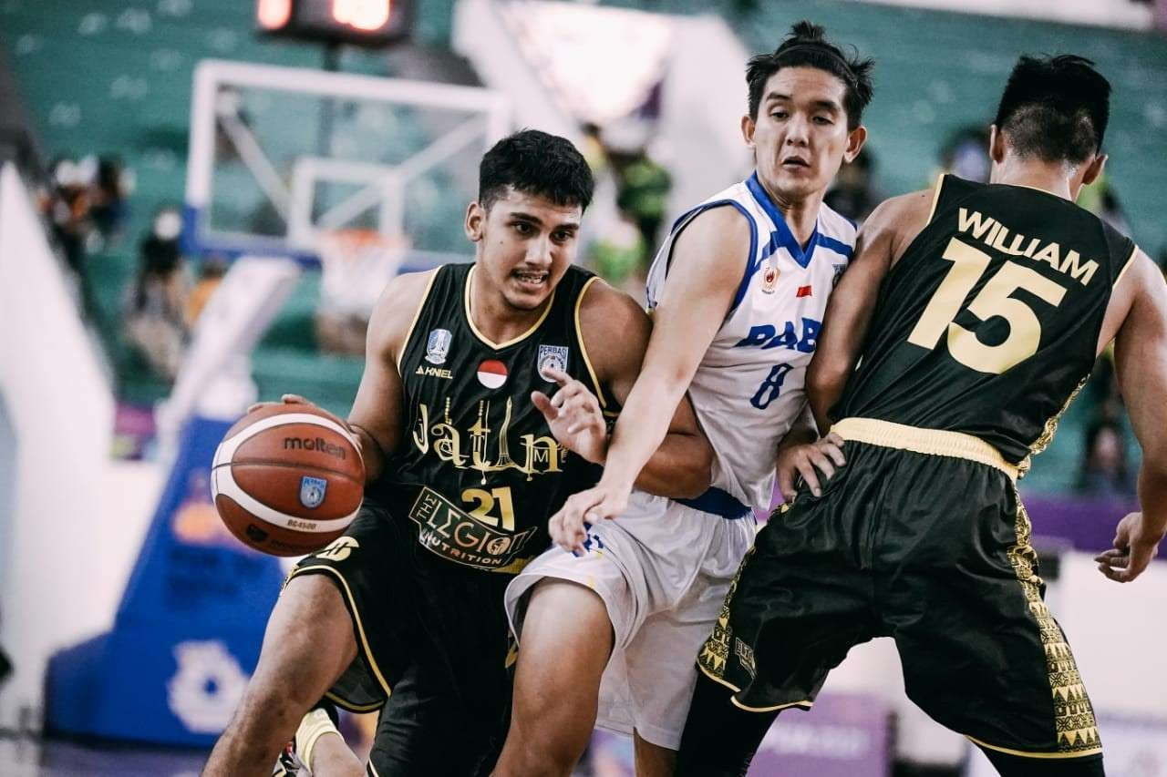 Ikram Fadhil (paling kiri), salah satu calon rookie IBL asal Jatim. (Foto: Istimewa)