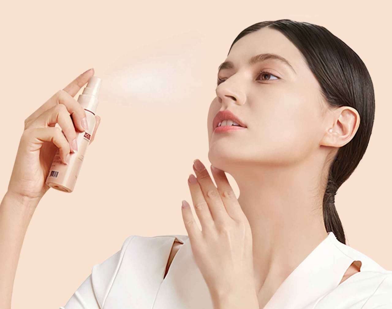 Ilustrasi pengaplikasian setting spray dalam Flawless Makeup Look. (Foto: Istimewa)