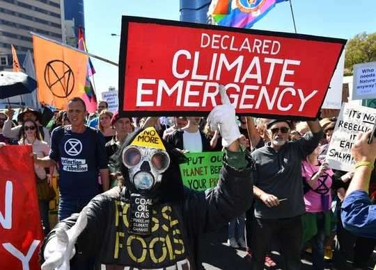 Partai Hijau dan anggota parlemen independen Australia saat mendesak Australia untuk mendeklarasikan 'darurat iklim' nasional, sejalan dengan beberapa negara lain. (Foto: AAP)