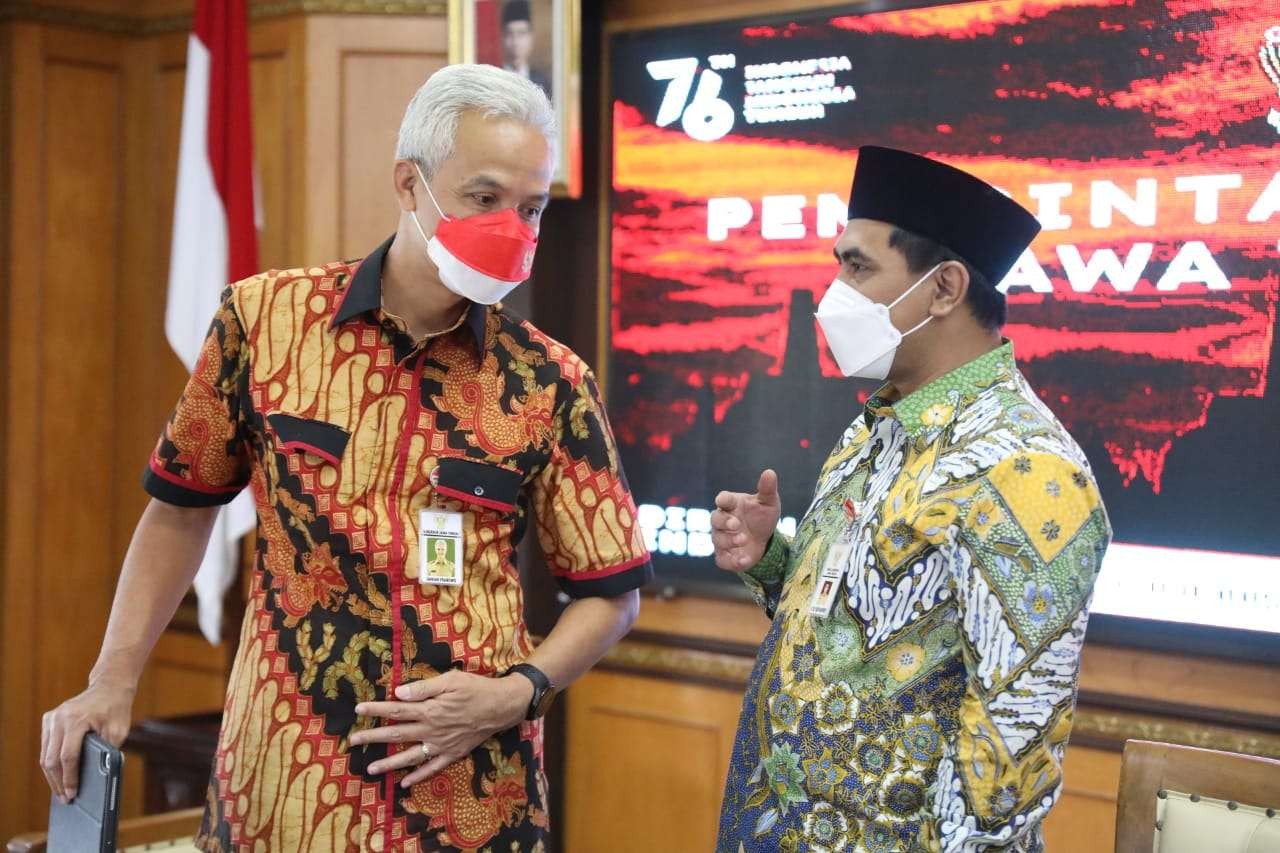 Ganjar usai rapat penanggulangan kemiskinan ekstrem di kantornya, Jumat, 8 Oktober 2021. (Foto: Dok Jateng)