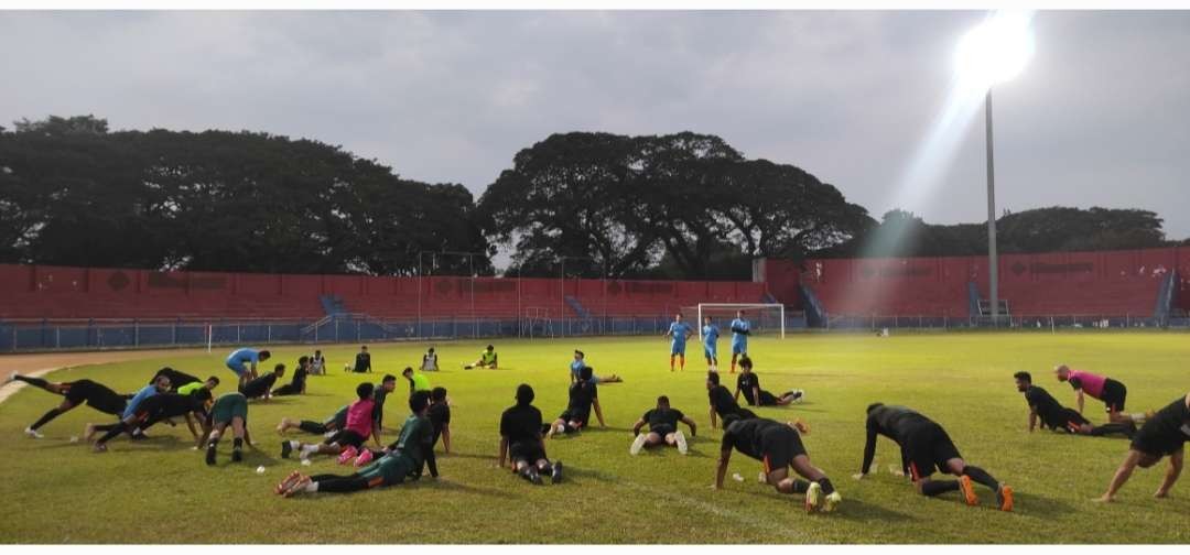 Pemantapan tim jelang laga lawan PSIS Semarang. (Foto: Fendhy/ngopibareng.id)