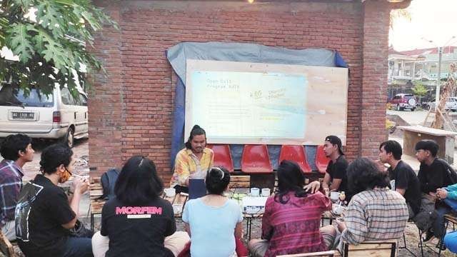 Tim Biennale Jatim IX (BJIX) saat  menggelar sosialisasi. (Foto: Syska)