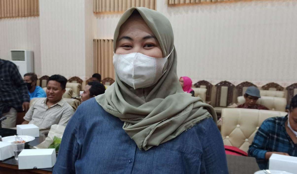 Pradini Anugerah, penyandang disabilitas yang dinyatakan tidak lulus uji kompetensi dengan alasan dirinya seorang penyandang disabilitas (foto:Muh Hujaini/Ngopibareng.id)