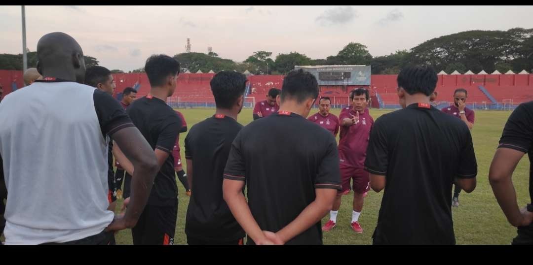 Alfiat kembalikan ciri permainan Persik lewat skema 3-4-3. (Foto: Fendhy Plesmana/Ngopibareng.id)