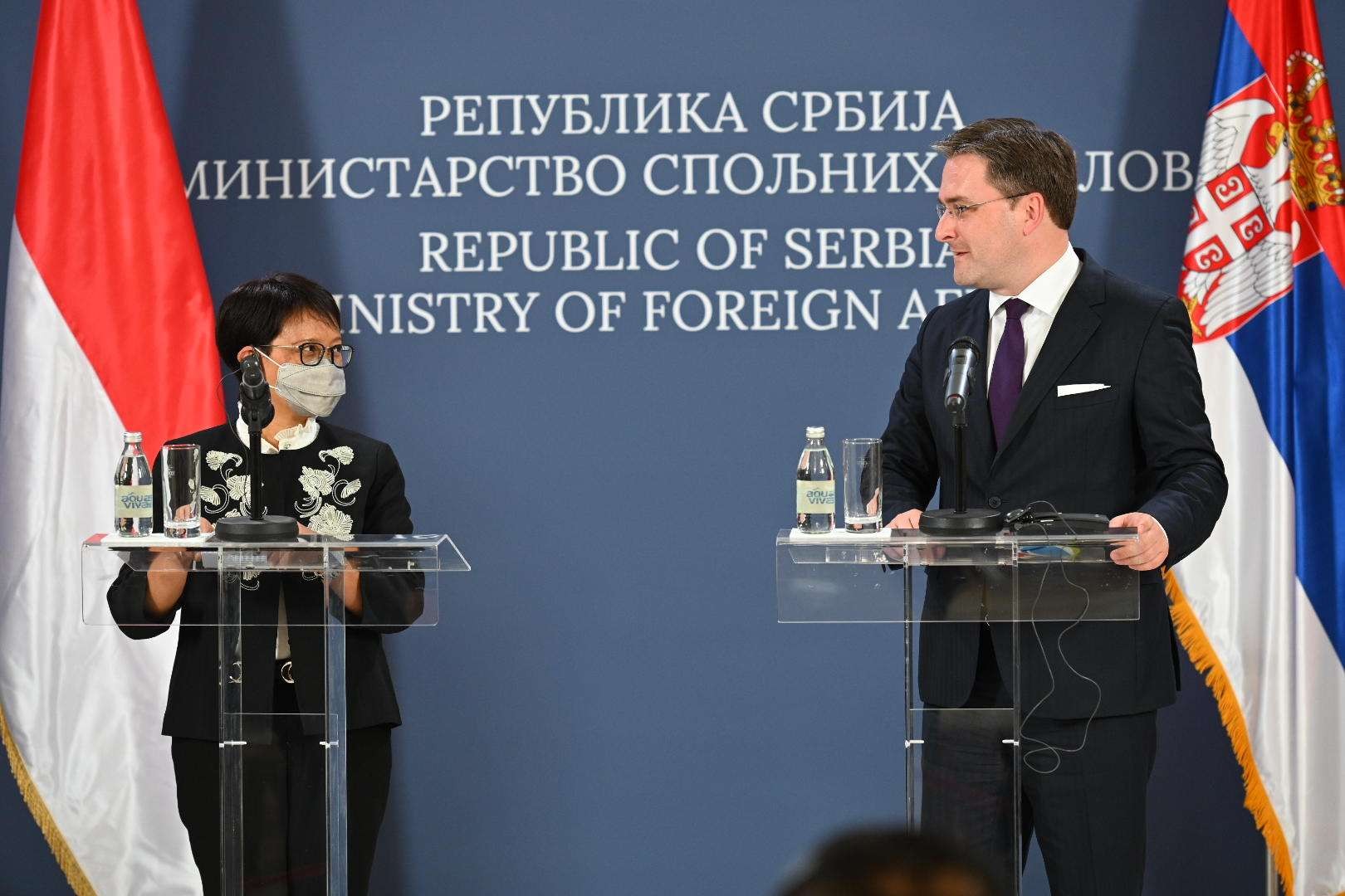 Menlu RI Retno L Marsudi bersama Menlu Serbia Nikola Selaković. (Foto: kemlu)