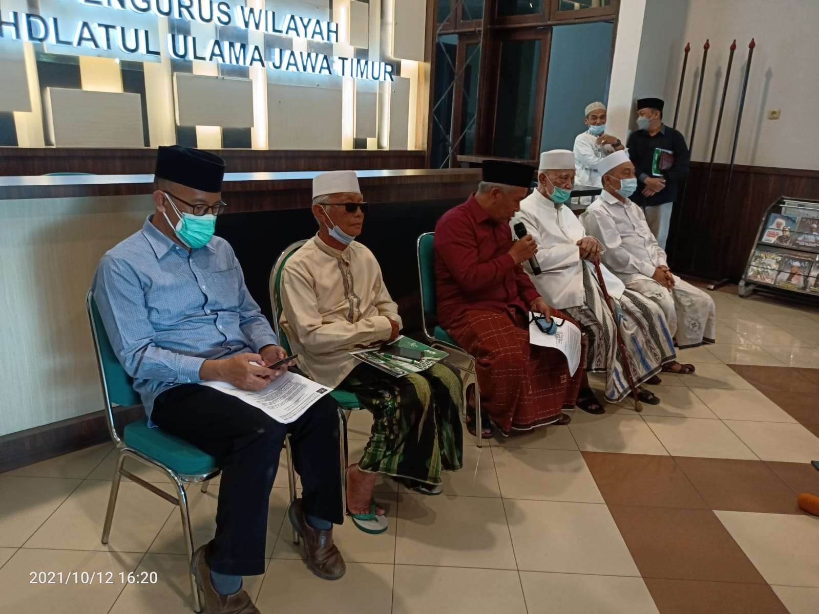 Konferensi pers hasil rapat pleno gabungan PWNU Jatim, Selasa, 12 Oktober 2021. (Foto: Istimewa)