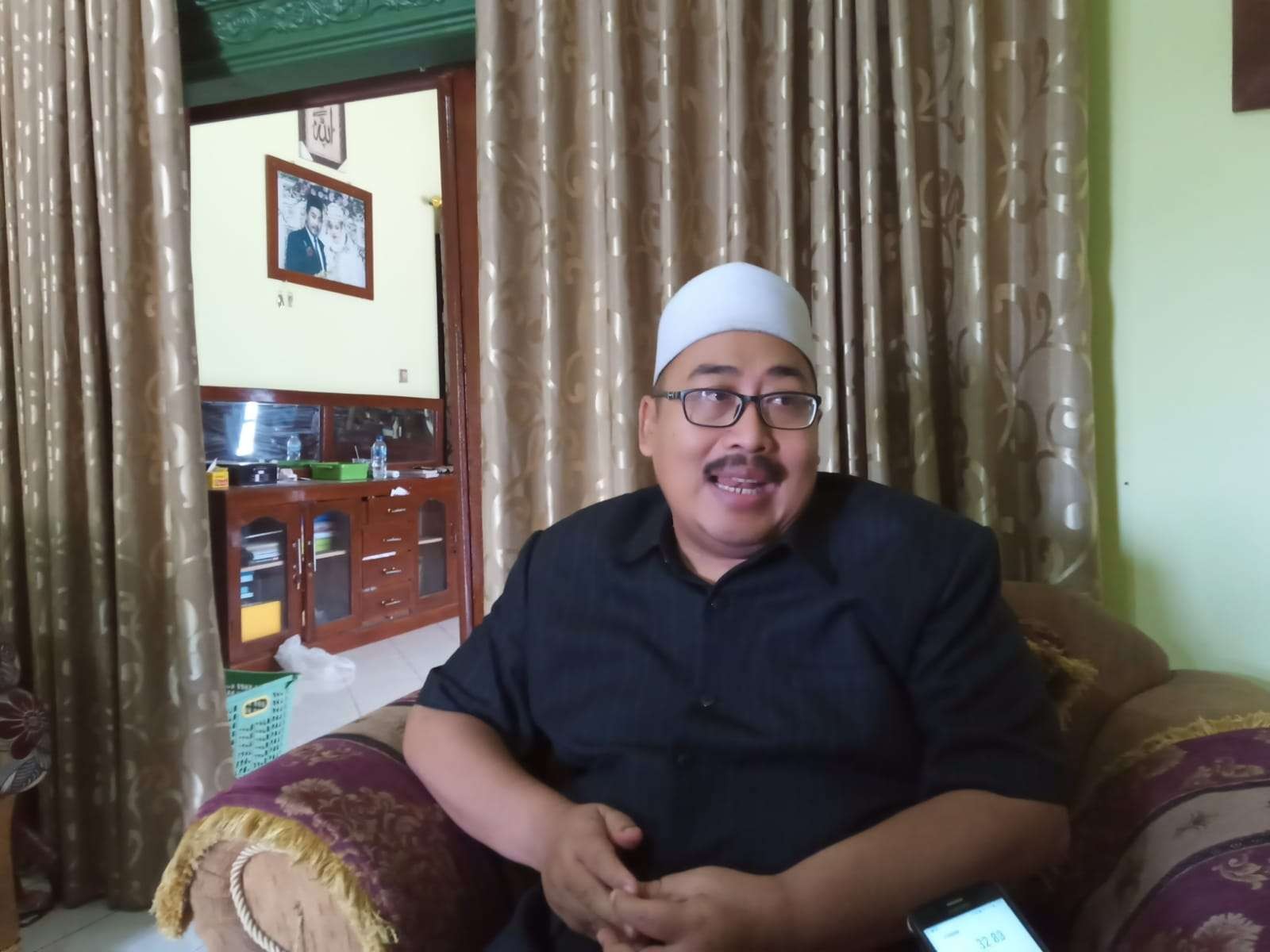 Wakil Ketua PWNU Jatim, KH Ahmad Fahrur Rozi atau Gus Fahrur saat ditemui di kediamannya, Kecamatan Bululawang, Kabupaten Malang (Foto: Lalu Theo/ngopibareng.id)