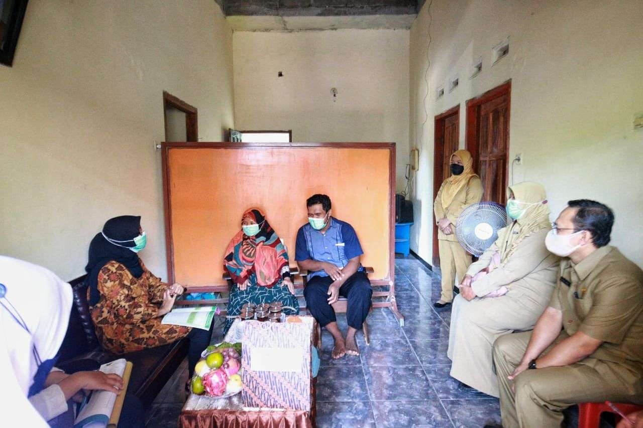 TP PKK Kota Kediri melakukan pendampingan kepada ibu dan anak. (Foto: Istimewa)