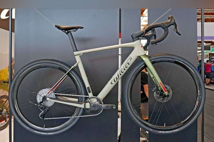 WIlier Rave SLR yang memadukan geometri dan bahan dari Filante SLR dan 0SLR untuk modal balapan  di medan gravel