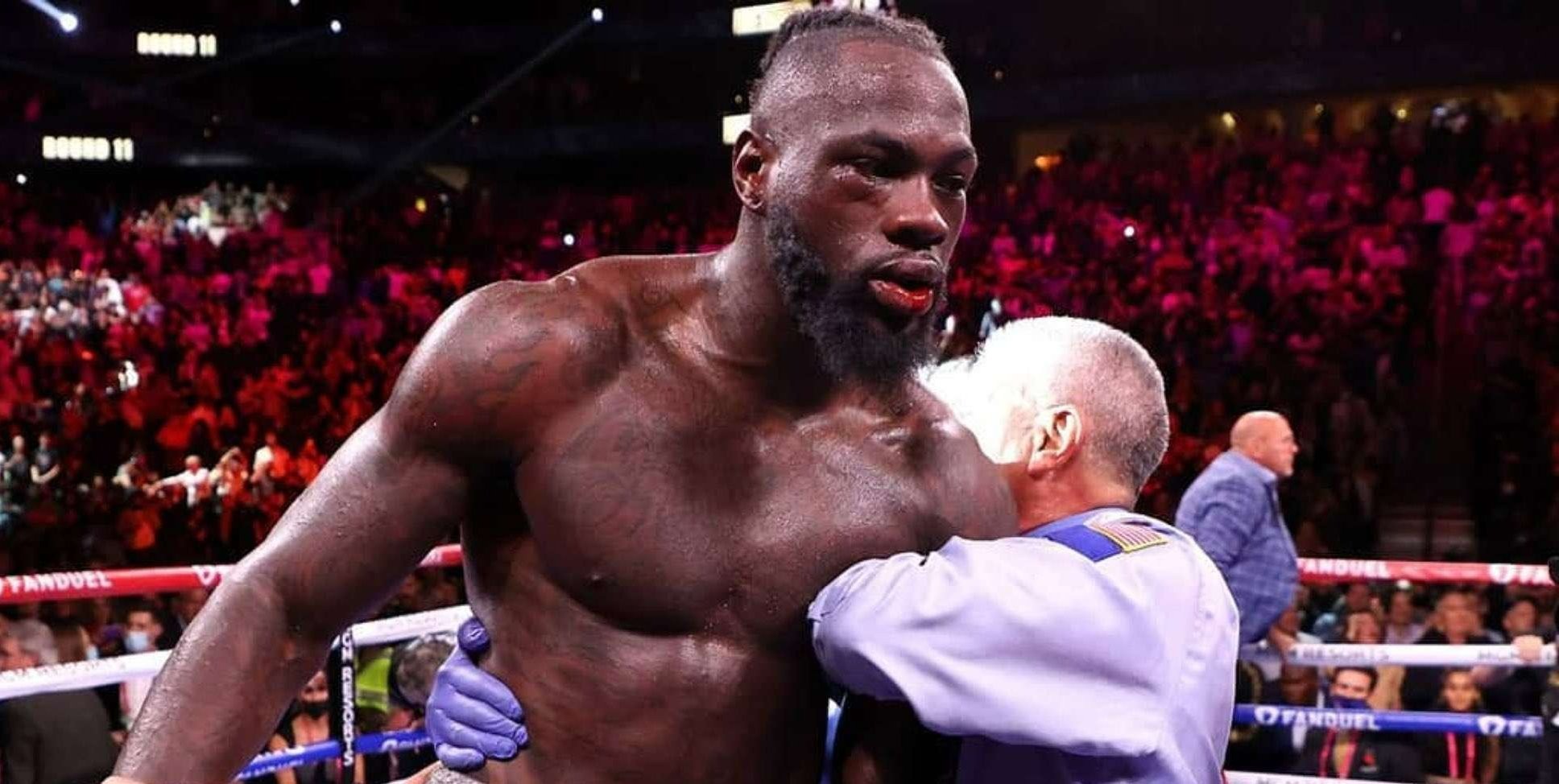 Deontay Wilder mengalami patah tulang tangan kanan setelah kalah dari Tyson Fury.