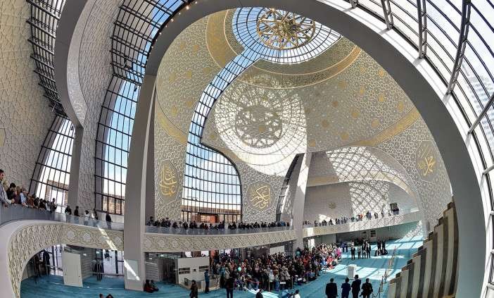 Suasana indah di sebuah Masjid Raya kota Cologne, Jerman. (Foto: Istimewa)