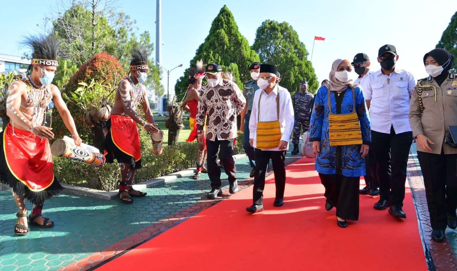 Wapres Ma'ruf Amin bersama Ibu Wury Ma'ruf tiba di Jayapura. (Foto: Setwapres)