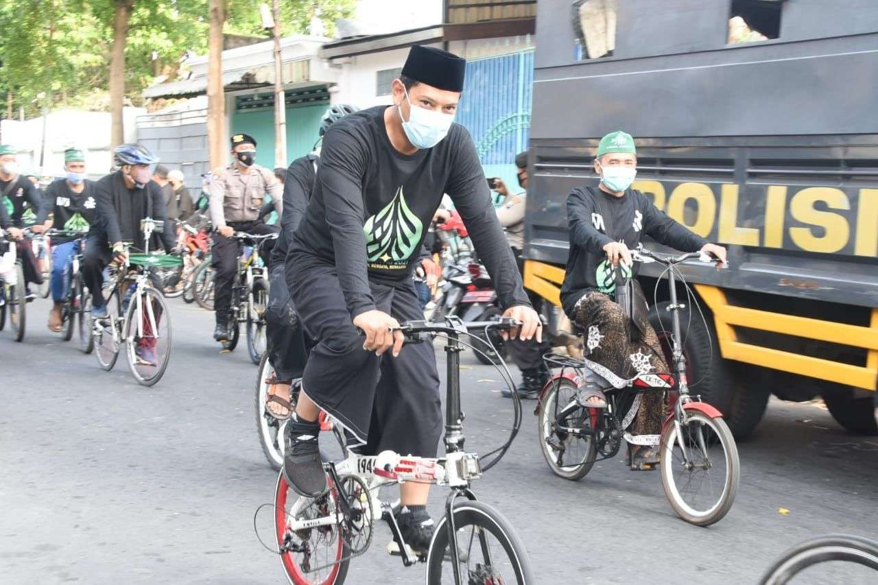 Hari Santri, Walikota Kediri gowes bareng pengurus PC NU Kediri. (Foto: Istimewa)