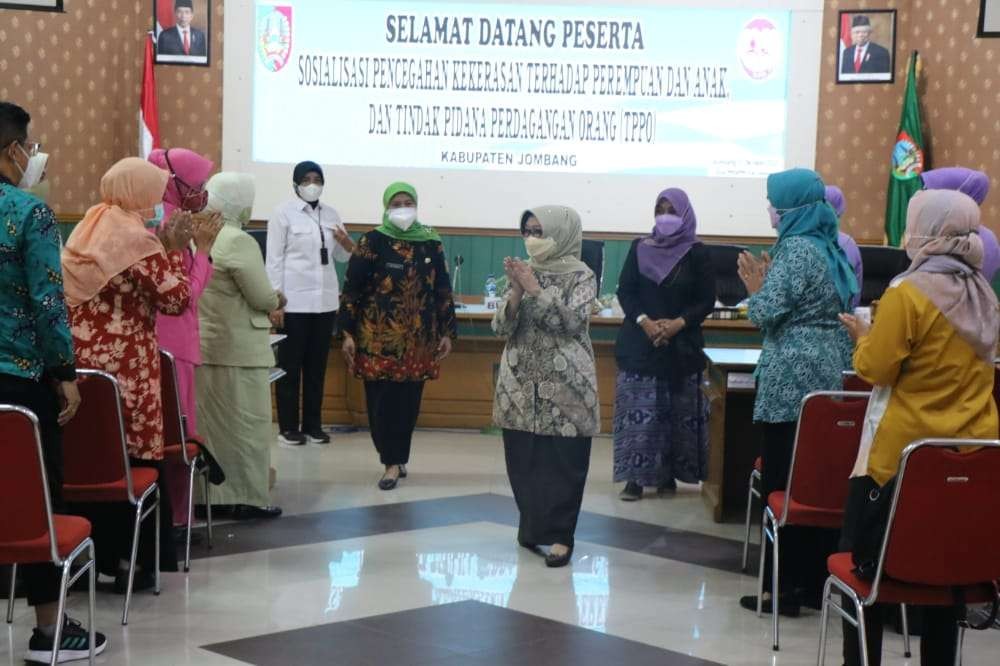 Sosialisasi Pencegahan Kekerasan Terhadap Perempuan dan Anak-Tindak Pidana Perdagangan Orang (TPPO) yang digelar Dinas PPKB dan PPPA Kabupaten Jombang, Selasa 5 Oktober 2021 di ruang Bung Tomo Pemkab Jombang. (Foto: Istimewa)