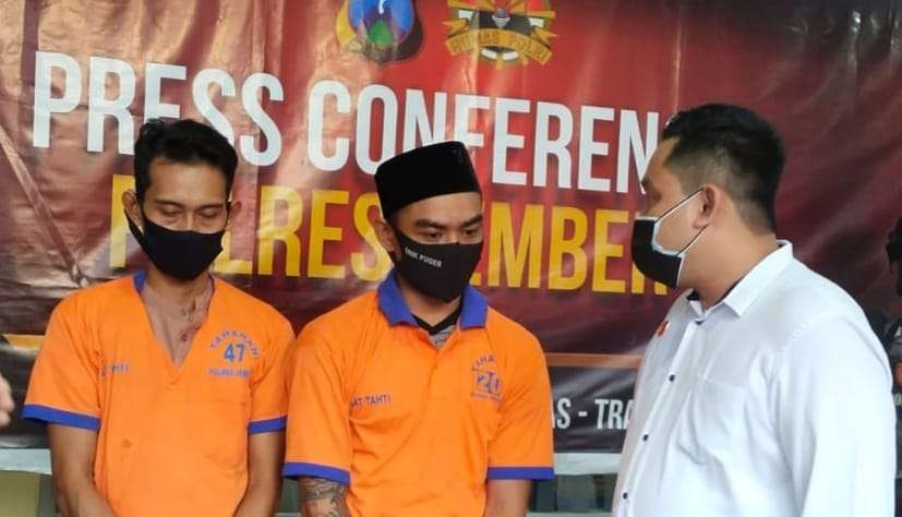 Tersangka diinterogasi Kasatreskrim Polres Jember AKP Komang Yogi Arya Wiguna (Foto:Istimewa)