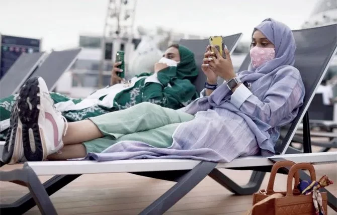 Pemakaian masker tidak lagi diwajibkan di luar ruangan, kecuali untuk lokasi tertentu termasuk Masjidil Haram dan Masjid Nabawi. (Foto: Reuters)