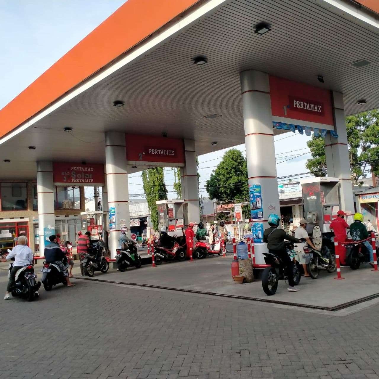 Salah satu Stasiun Pengisian Bahan Bakar Umum (SPBU) di Kota Probolinggo. (Foto: Ikhsan Mahmudi/Ngopibareng.id)