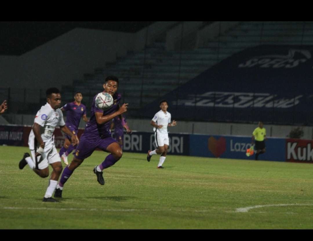 Laga pekan ke-8 Persik Kediri vs Persipura Jayapura. (Foto: istimewa)