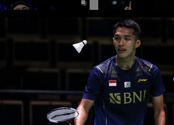 Jonatan Christie mengalami cedera pinggang saat di Thomas Cup sehingga berdampak buruk di Denmark Open. (Foto: Badminton Photo/Instagram Jonatan Christie)