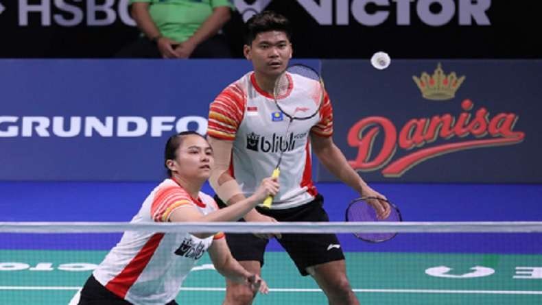 Ganda campuran Indonesia Praveen Jordan/Melati Daeva Oktavianti gagal ke final Denmark Open 2021 usai dikalahkan Dechapol Puavaranukroh/Sapsiree Taerattanachai. (Foto: PBSI)