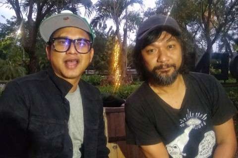 Lembu Wiworo Jati dan Cliffton Rompies (kanan) saat bergabung di band Clubeighties. (Foto: Istimewa)