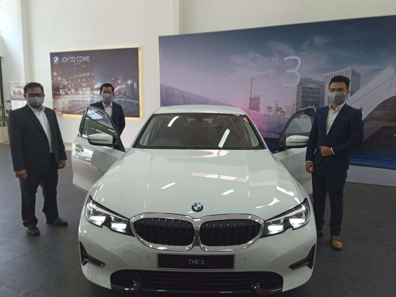 BMW jenis 320i Dynamic saat dilaunching di dealer BMW Cabang Malang (Foto: Lalu Theo/ngopibareng.id)