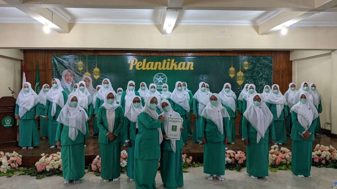 Pelantikan pengurus Fatayat NU Kota Kediri di Masjid Agung Kota Kediri. (Foto: Istimewa)