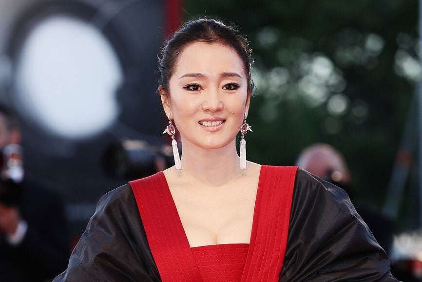 Artis Gong Li dikabarkan lepas kewarganegaraan Singapura demi lolos dari daftar blacklist pemerintah China. (Foto: Istimewa)