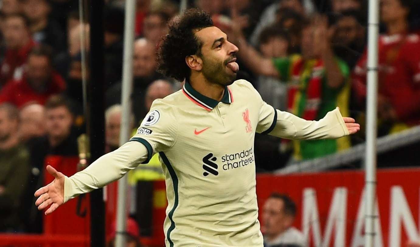 Mohamed Salah melakukan selebrasi usai mencetak gol pertama ke gawang MU. (Foto: Twitter/@LFC)