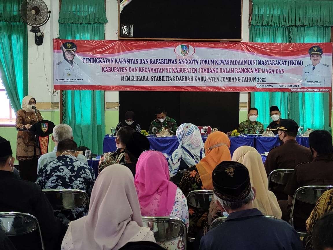 Badan Kesatuan Bangsa dan Politik (Bakesbangpol) Kabupaten Jombang menyelenggarakan kegiatan pembinaan kepada pengurus Forum Kewaspadaan Dini Masyarakat (FKDM) Kabupaten Jombang, Selasa 26 Oktober 2021 di gedung KPRI Sejahtera. (Foto: Istimewa)