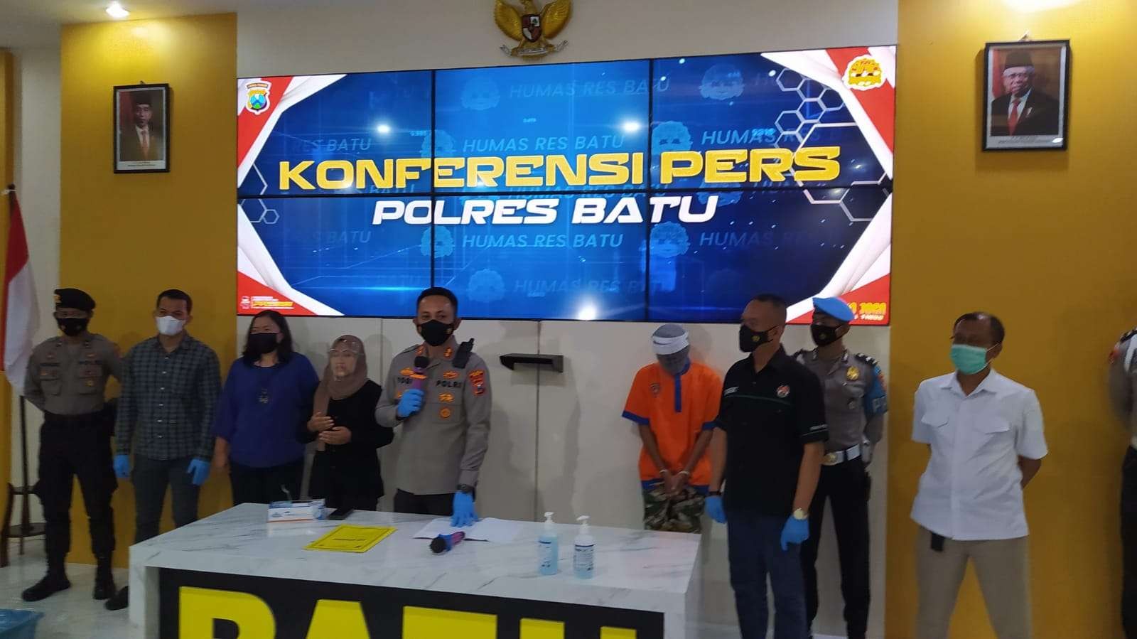 Rilis kasus kekerasan terhadap anak di bawah umur di Mapolres Kota Batu (Foto: Lalu Theo/ngopibareng.id)