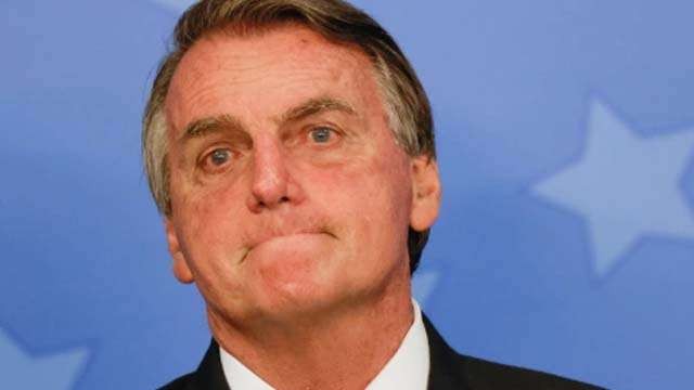 Presiden Brasil, Jair Bolsonaro, disetujui Senat untuk diajukan sebagai terdakwan kejahatan Covid-19. (Foto: Reuters/Al Jazeera)