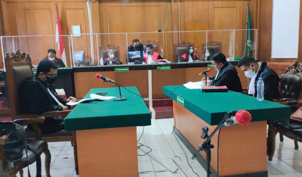 Sidang eksepsi kasus jual beli plasma darah konvalesen di PMI Kota Surabaya (Foto: Andhi Dwi/Ngopibareng.id)