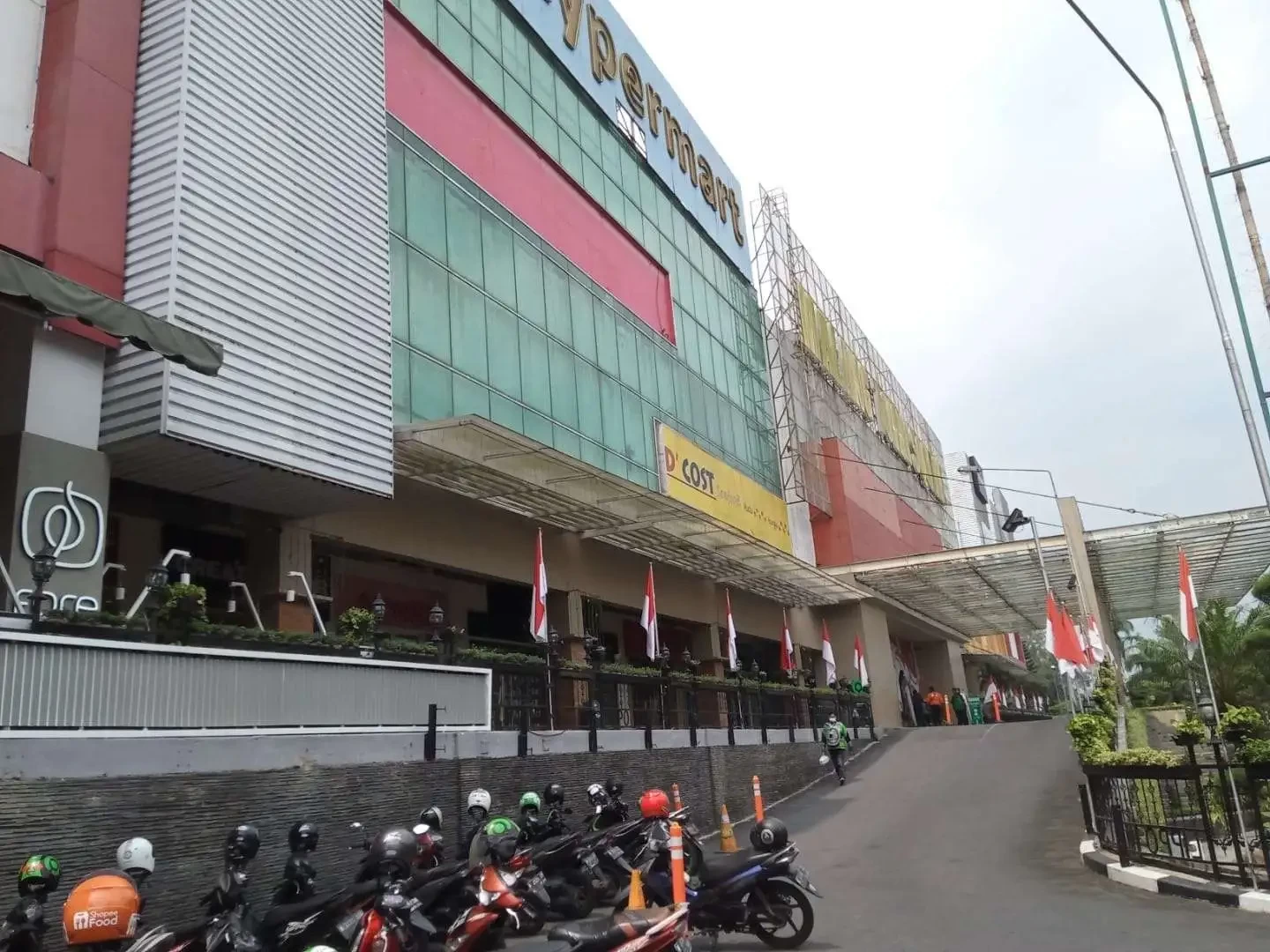 Salah satu mal di Kota Malang yakni Malang Town Square atau Matos (Foto: Lalu Theo/ngopibareng.id)