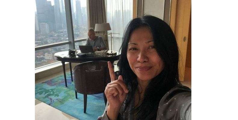 Anggun menjalani karantina di sebuah hotel di Jakarta bersama suaminya, Cristian Kretschmar. (Foto: Instagram)