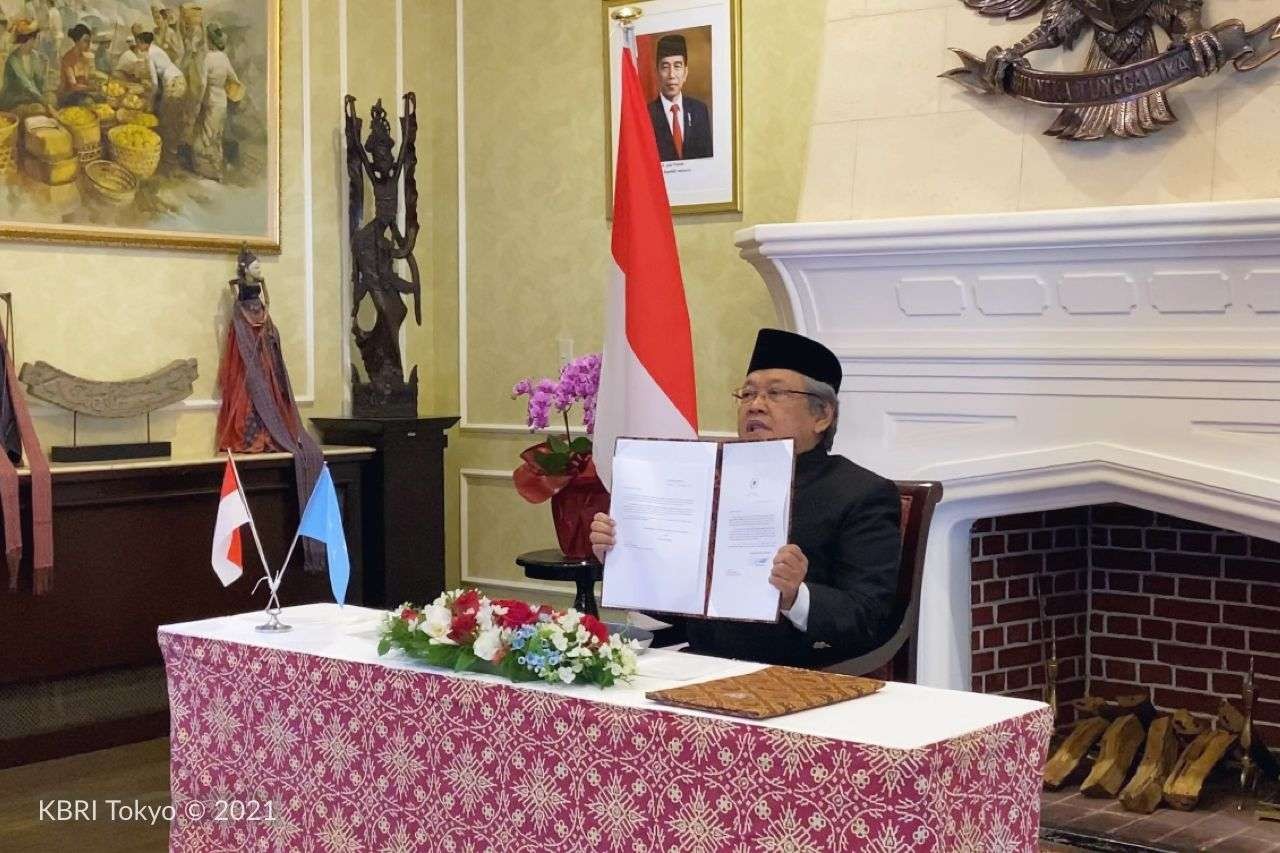 Duta Besar Luar Biasa dan Berkuasa Penuh (LBBP) RI untuk Jepang merangkap Negara Federasi Mikronesia, Heri Akhmadi menyerahkan surat kepercayaan kepada Presiden Mikronesia David W. Panuelo secara virtual, Jumat (29/10). (Foto: KBRI Tokyo)