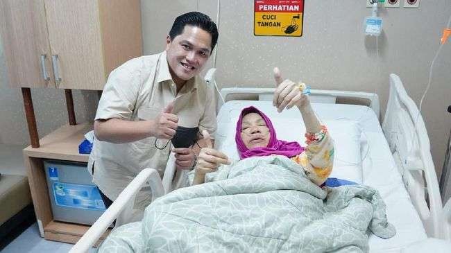 Menteri BUMN Erick Thohir menjenguk Dorce Gamalama. (Foto: Istimewa)