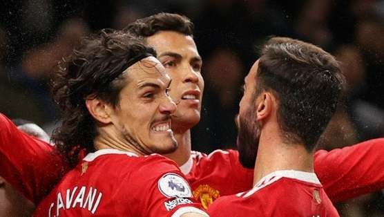 Ole Gunnar Solksjaer memilih untuk menduetkan Edinson Cavani dengan Cristiano Ronaldo di depan. (Foto: Istimewa)