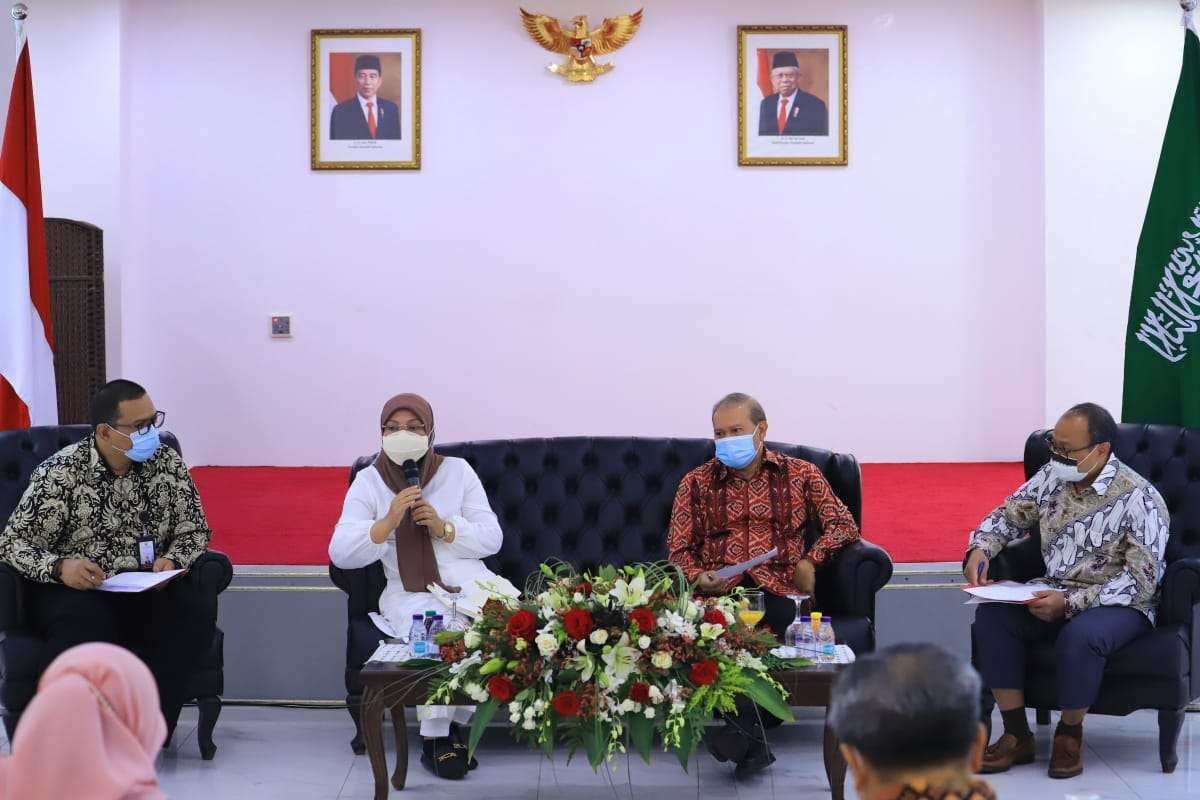 Menaker Ida Fauziyah, berkunjung ke Konsul Jenderal RI di Jeddah dan Kuasa Usaha Ad Interm (KUAI) KBRI Riyadh untuk membahas dua isu penting. (Foto Istimewa)